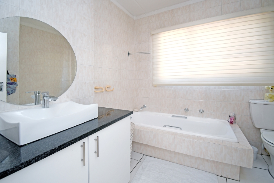 2 Bedroom Property for Sale in Kew Gauteng
