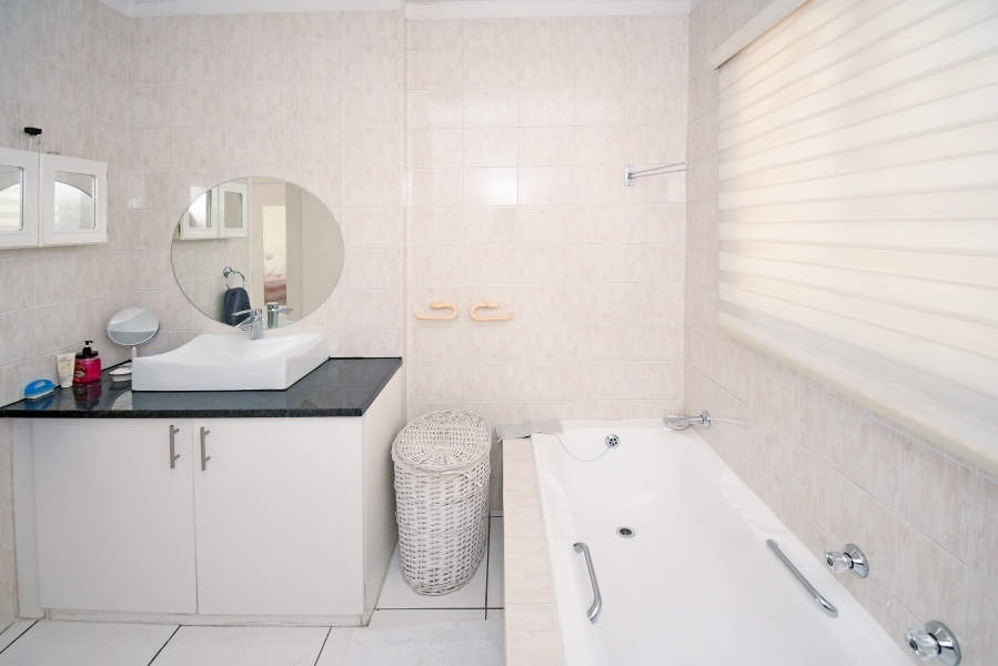 2 Bedroom Property for Sale in Kew Gauteng