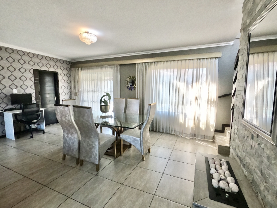 3 Bedroom Property for Sale in Halfway House Gauteng