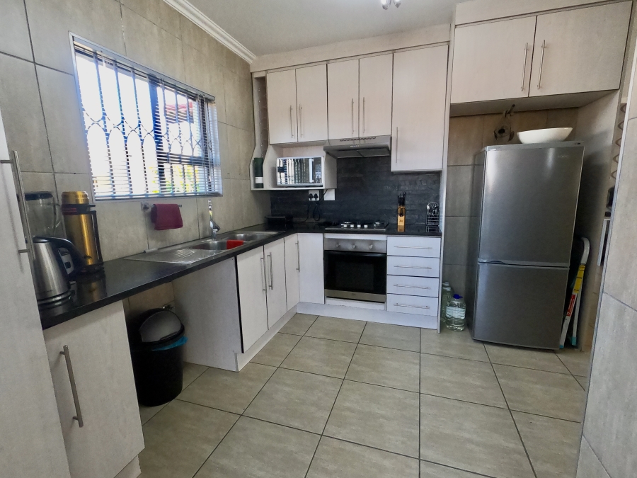3 Bedroom Property for Sale in Halfway House Gauteng
