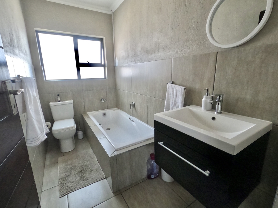 3 Bedroom Property for Sale in Halfway House Gauteng