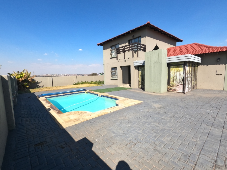 3 Bedroom Property for Sale in Halfway House Gauteng