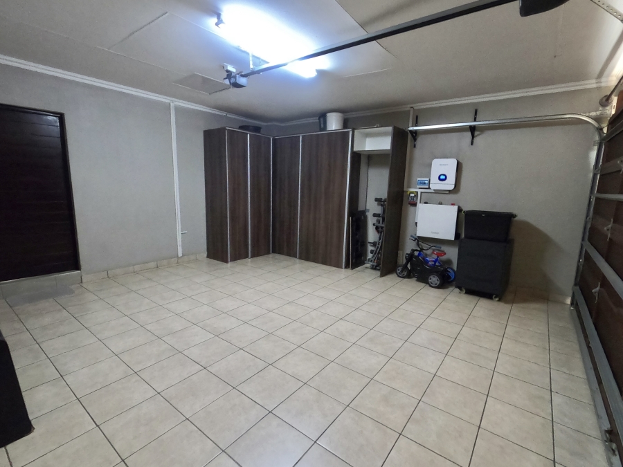3 Bedroom Property for Sale in Halfway House Gauteng