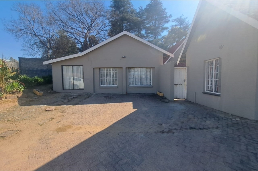 11 Bedroom Property for Sale in Buccleuch Gauteng