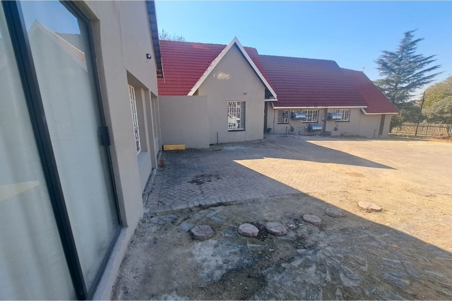 11 Bedroom Property for Sale in Buccleuch Gauteng
