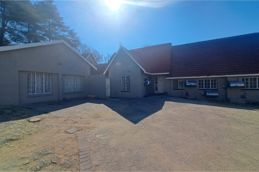 11 Bedroom Property for Sale in Buccleuch Gauteng