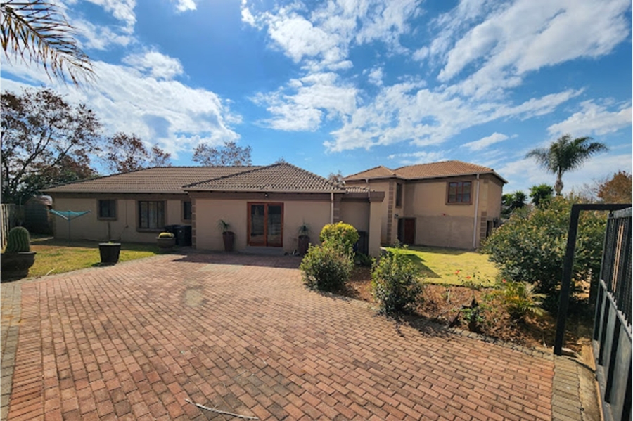 To Let 5 Bedroom Property for Rent in La Como Lifestyle Estate Gauteng