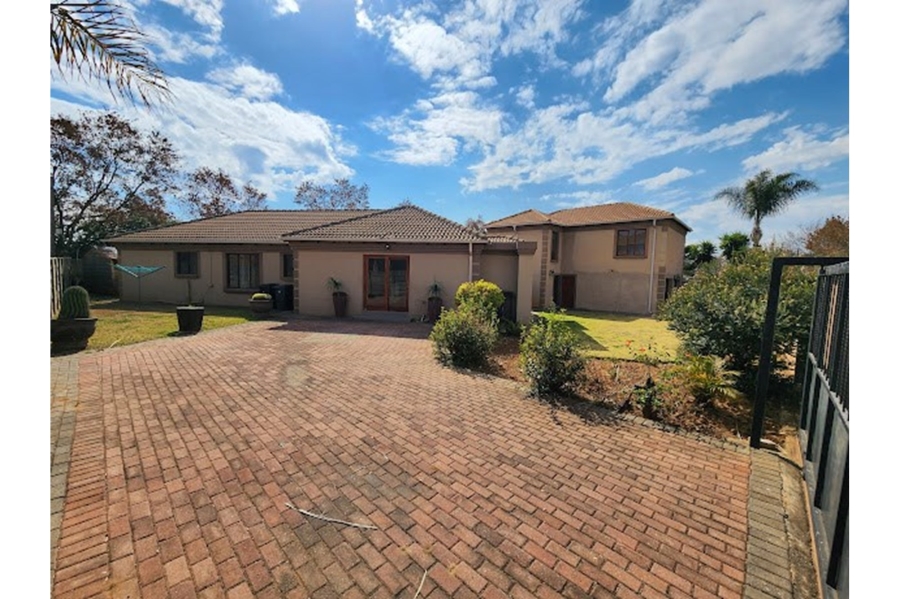 To Let 5 Bedroom Property for Rent in La Como Lifestyle Estate Gauteng