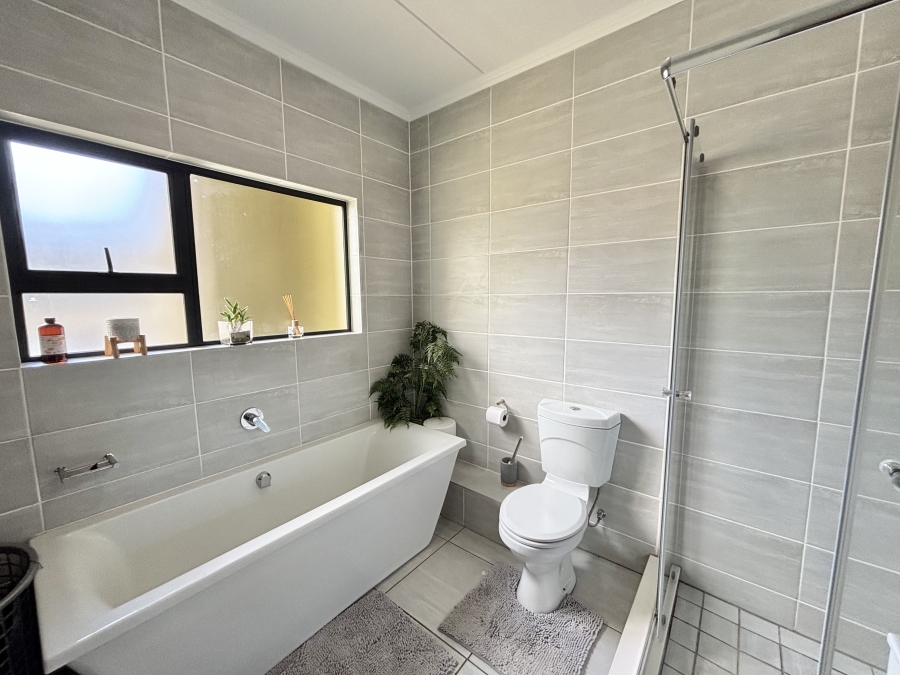 3 Bedroom Property for Sale in Waterfall Gauteng