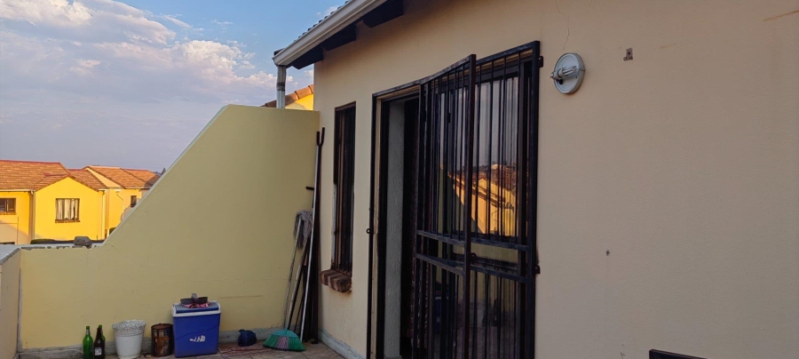 2 Bedroom Property for Sale in Mondeor Gauteng