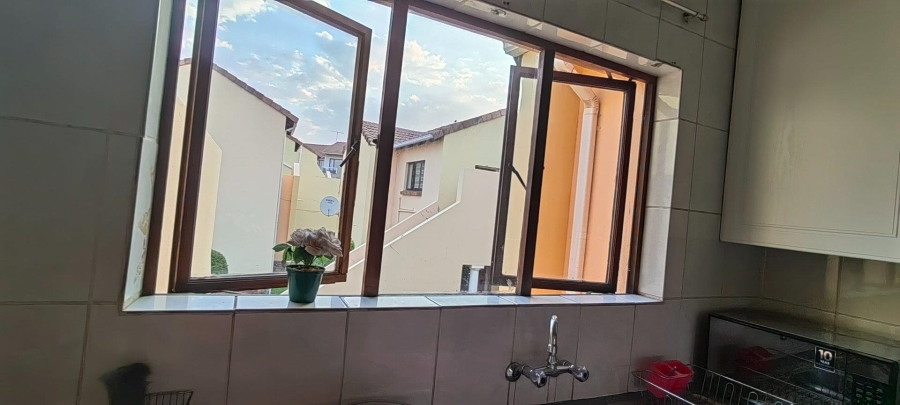 2 Bedroom Property for Sale in Mondeor Gauteng