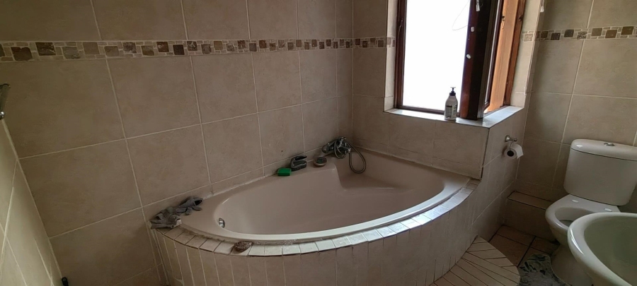 2 Bedroom Property for Sale in Mondeor Gauteng