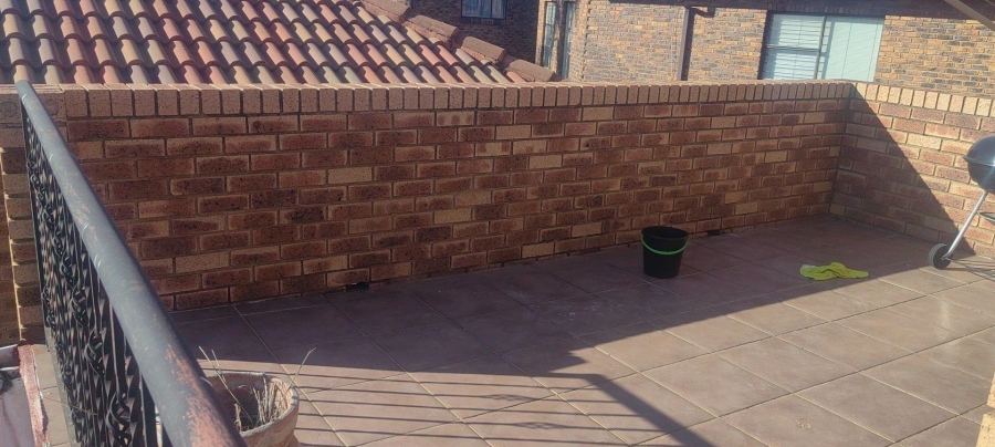 2 Bedroom Property for Sale in Liefde en Vrede Gauteng