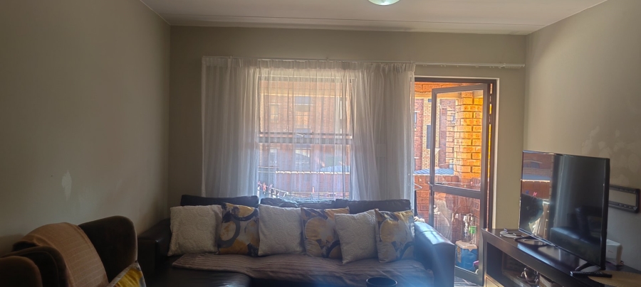 2 Bedroom Property for Sale in Olifantsvlei Gauteng