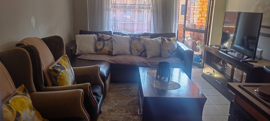 2 Bedroom Property for Sale in Olifantsvlei Gauteng
