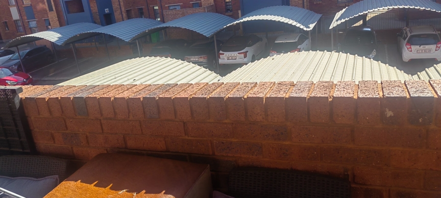 2 Bedroom Property for Sale in Olifantsvlei Gauteng
