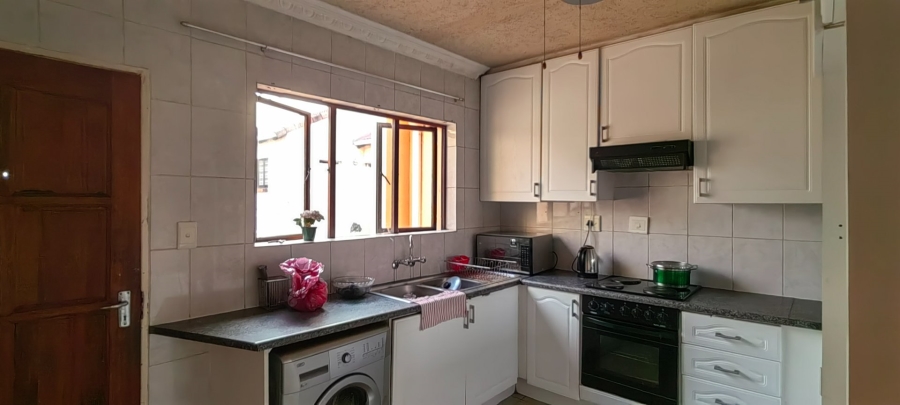 0 Bedroom Property for Sale in Mondeor Gauteng