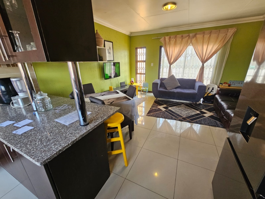 2 Bedroom Property for Sale in Brackendowns Gauteng
