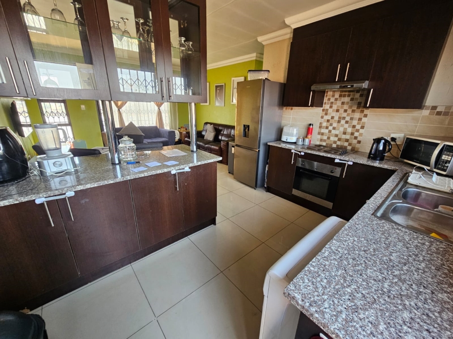 2 Bedroom Property for Sale in Brackendowns Gauteng