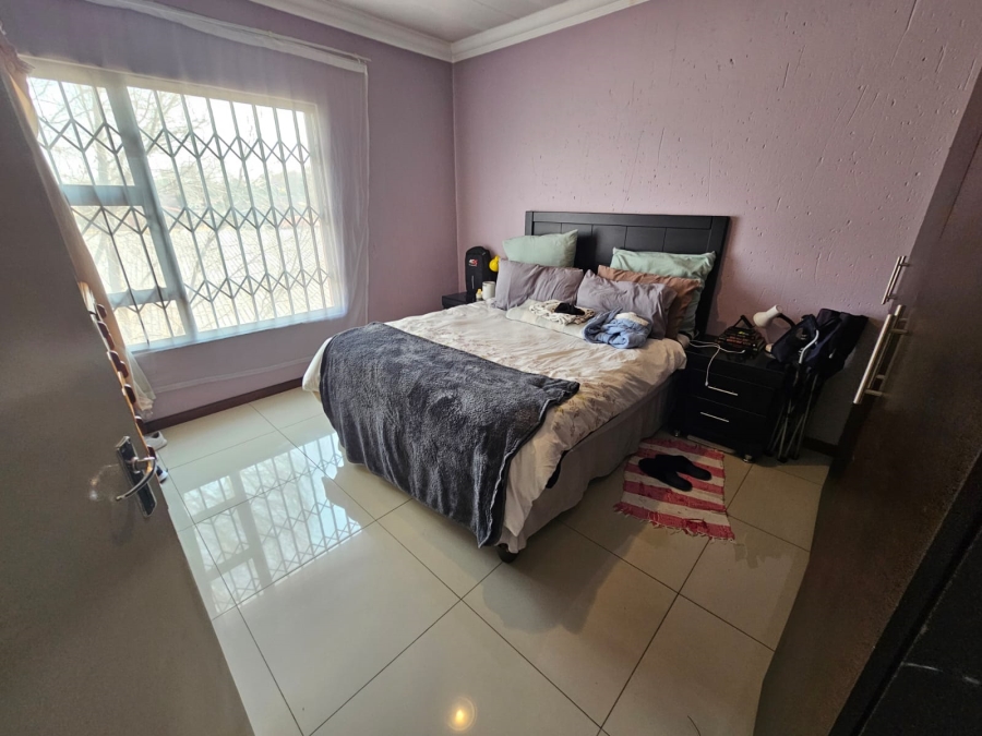 2 Bedroom Property for Sale in Brackendowns Gauteng