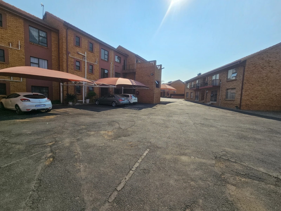2 Bedroom Property for Sale in Brackendowns Gauteng