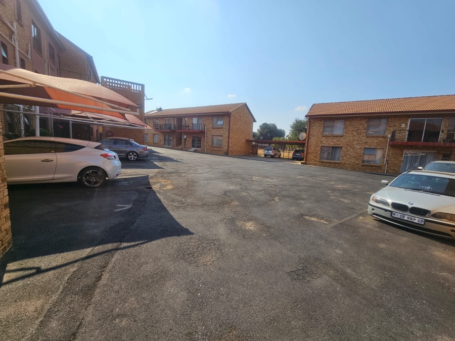 2 Bedroom Property for Sale in Brackendowns Gauteng