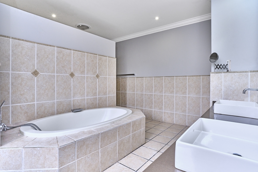 4 Bedroom Property for Sale in Blue Hills Country Estate Gauteng