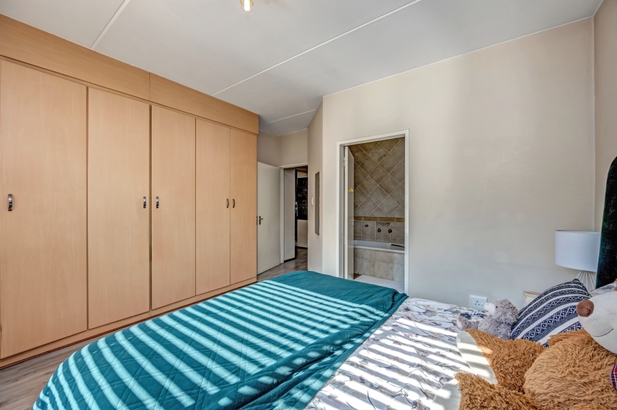 2 Bedroom Property for Sale in Sunninghill Gauteng