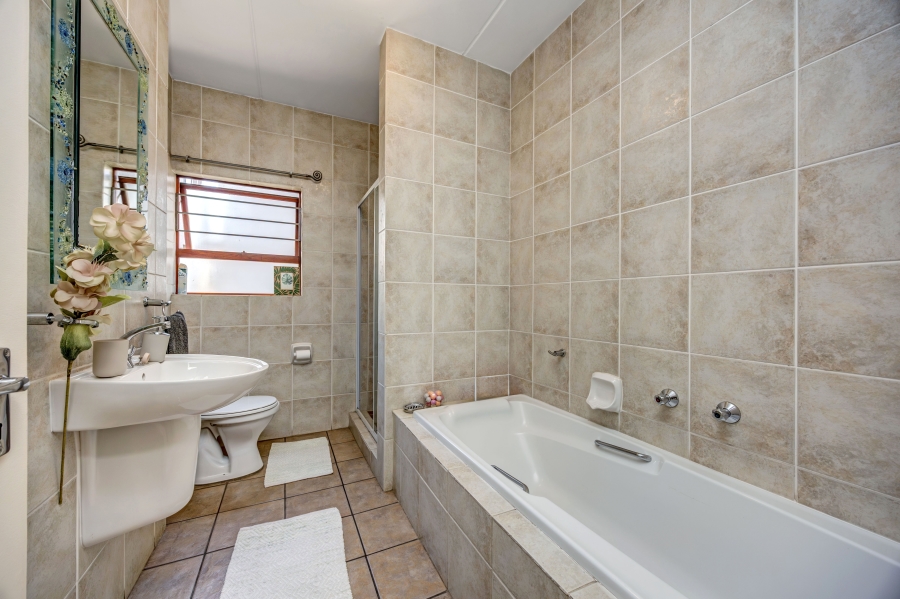 2 Bedroom Property for Sale in Sunninghill Gauteng
