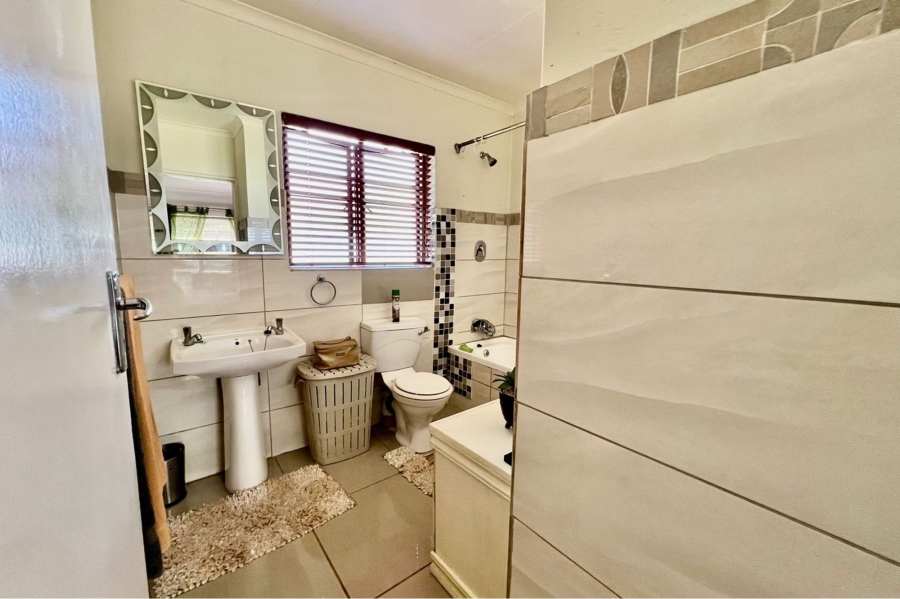 To Let 3 Bedroom Property for Rent in North Riding Gauteng