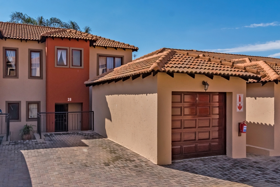 2 Bedroom Property for Sale in Noordheuwel Gauteng