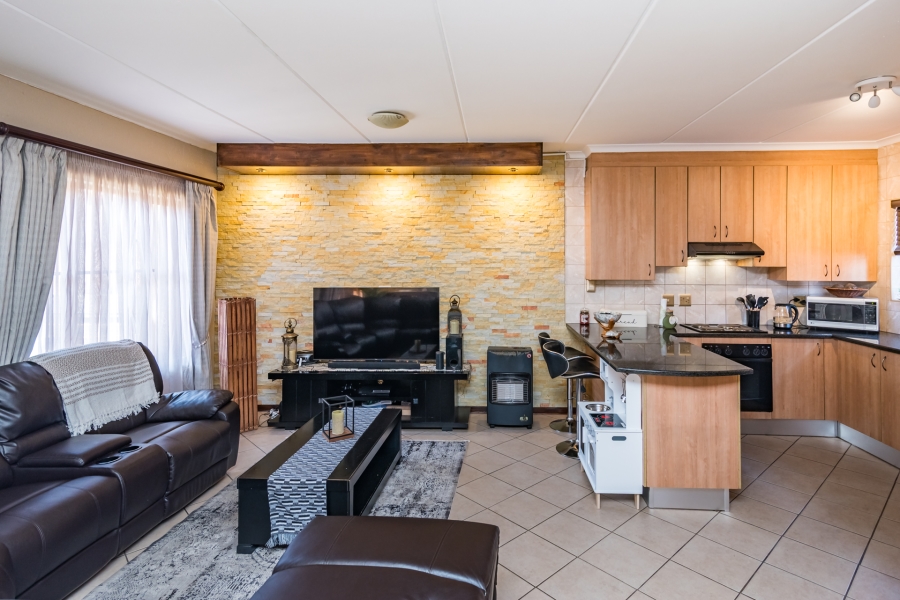 2 Bedroom Property for Sale in Noordheuwel Gauteng