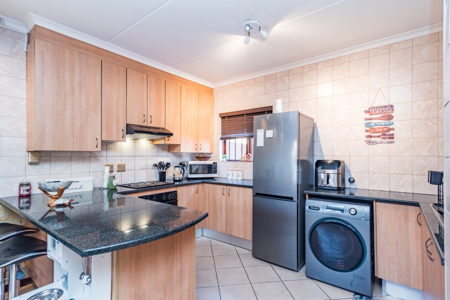 2 Bedroom Property for Sale in Noordheuwel Gauteng