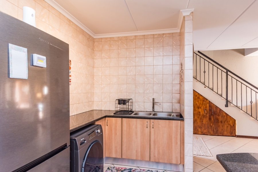 2 Bedroom Property for Sale in Noordheuwel Gauteng