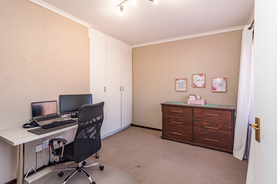 2 Bedroom Property for Sale in Noordheuwel Gauteng