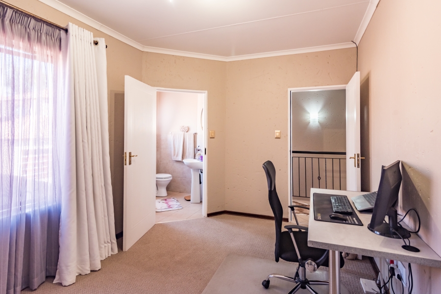 2 Bedroom Property for Sale in Noordheuwel Gauteng