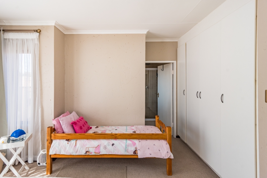 2 Bedroom Property for Sale in Noordheuwel Gauteng