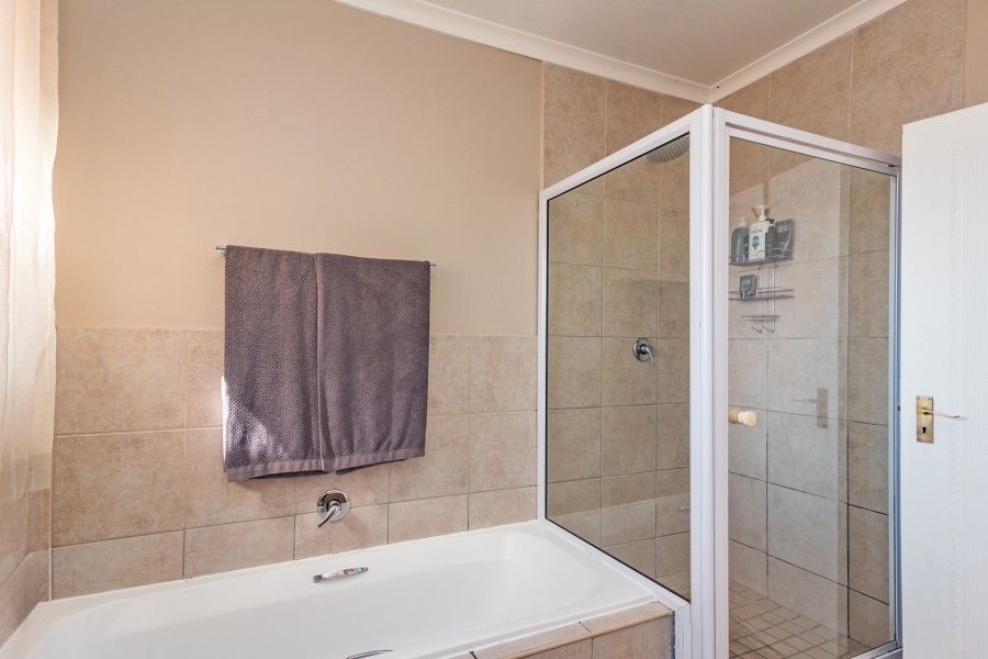 2 Bedroom Property for Sale in Noordheuwel Gauteng