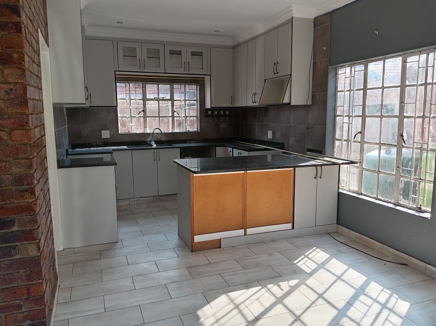 To Let 2 Bedroom Property for Rent in Elandspark Gauteng