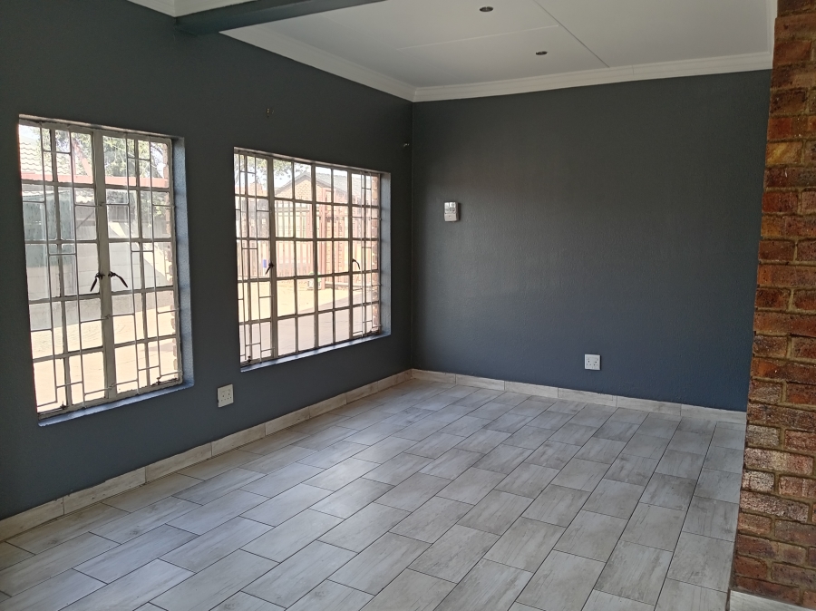 To Let 2 Bedroom Property for Rent in Elandspark Gauteng