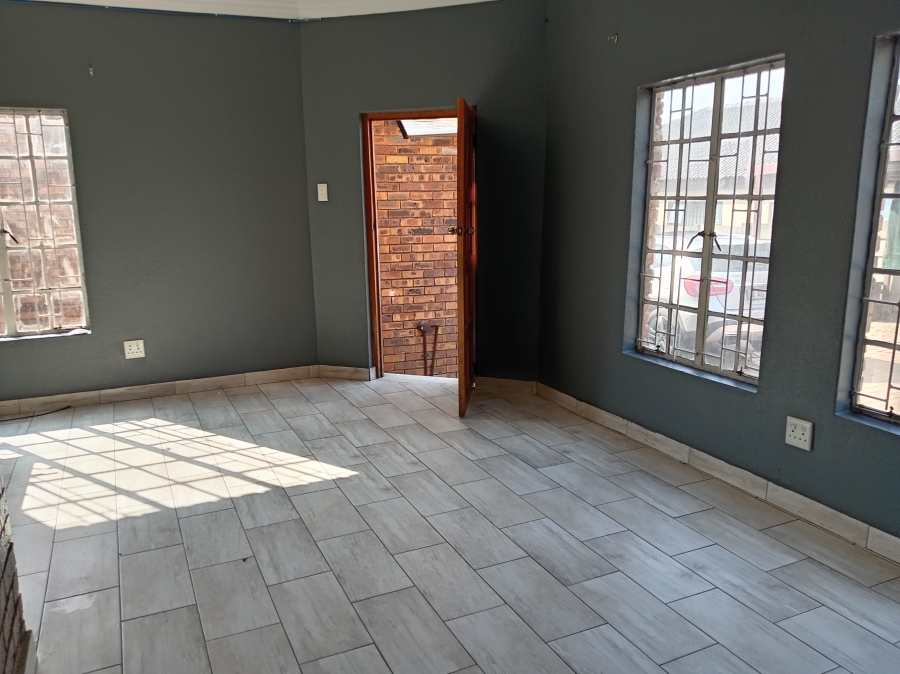 To Let 2 Bedroom Property for Rent in Elandspark Gauteng