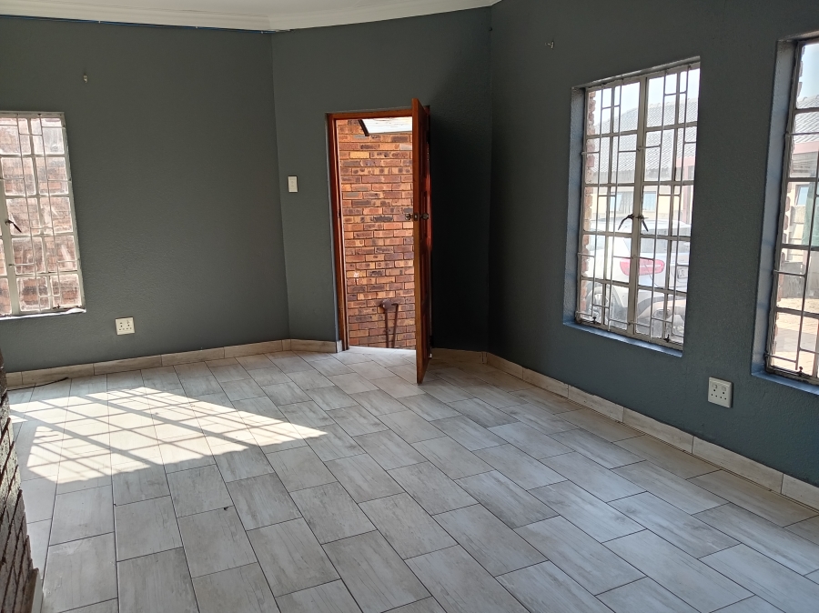 To Let 2 Bedroom Property for Rent in Elandspark Gauteng