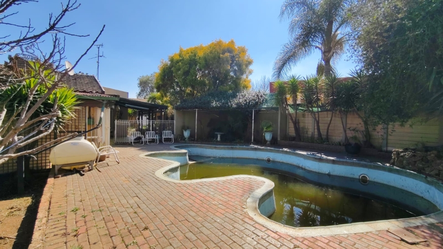 4 Bedroom Property for Sale in Dersley Gauteng
