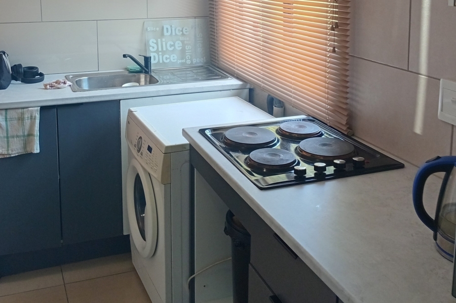 To Let 1 Bedroom Property for Rent in Lombardy East Gauteng