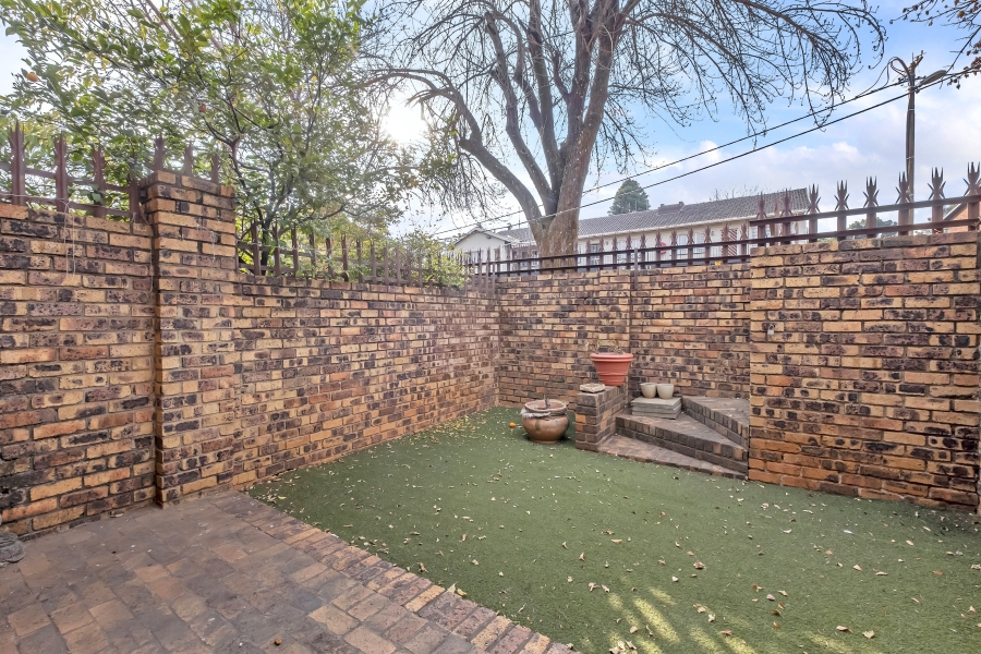 2 Bedroom Property for Sale in Windsor East Gauteng