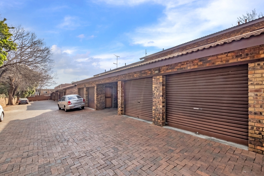 2 Bedroom Property for Sale in Windsor East Gauteng