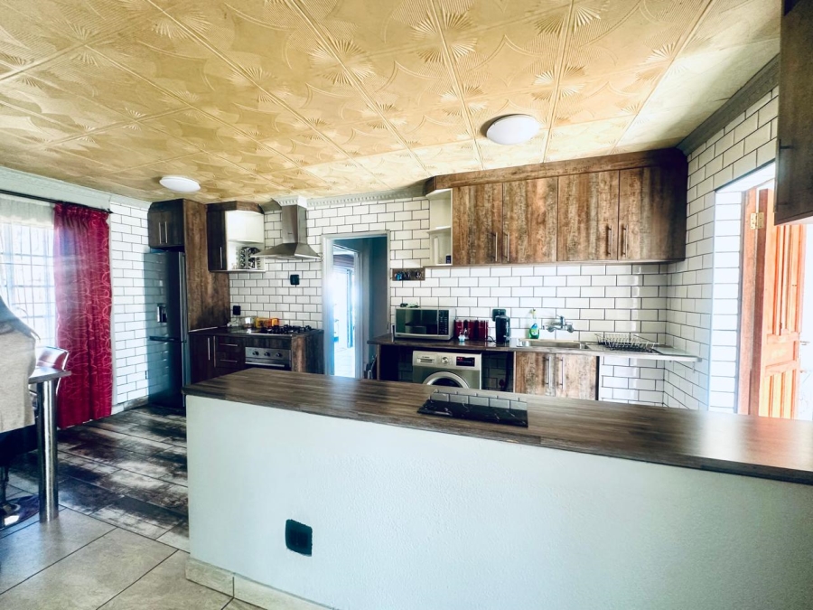 5 Bedroom Property for Sale in Albertsdal Gauteng