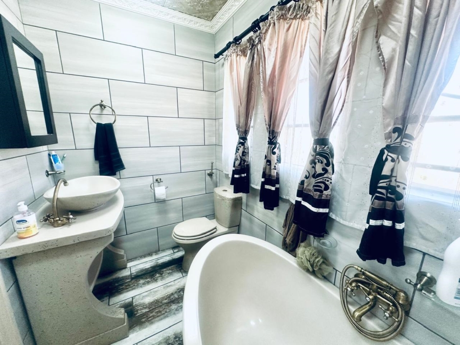 5 Bedroom Property for Sale in Albertsdal Gauteng
