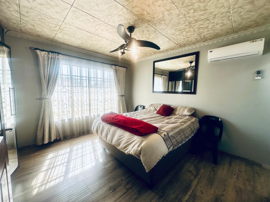 5 Bedroom Property for Sale in Albertsdal Gauteng