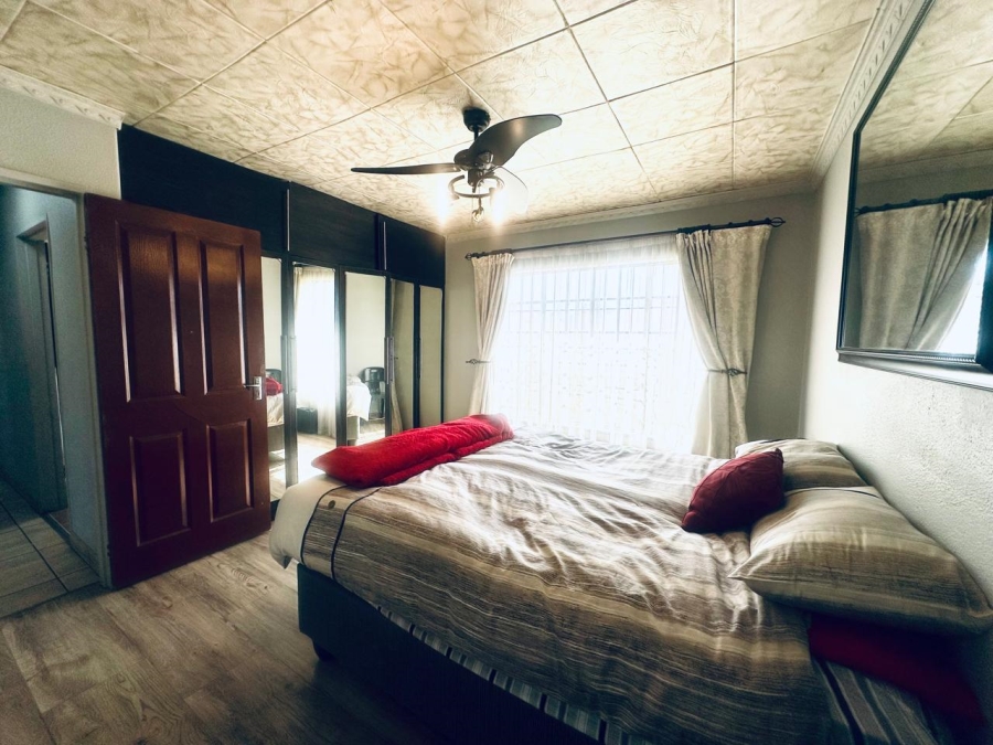 5 Bedroom Property for Sale in Albertsdal Gauteng